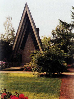 Foto von der Kapelle auf dem Friedhof I in Lank.