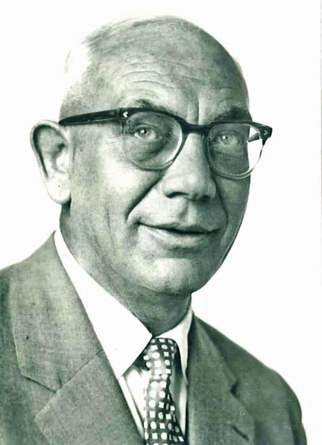Portraitbild von Dr. Franz Schütz