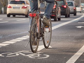 Radfahren soll in Meerbusch sicherer und angenehmer werden - auch in ländlichen Bereichen. Jetzt fragt der ADFC die Radler wieder nach ihren Erfahrungen im Straßenverkehr. Foto: i-stock