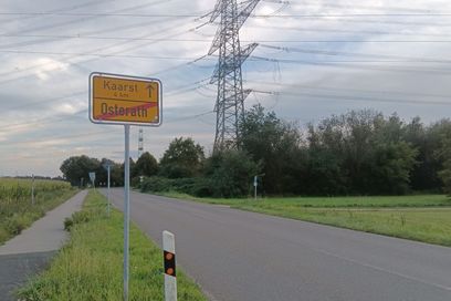 Wegen Arbeiten an den Hochspannungsleitungen bleibt die Kaarster Straße zwischen Birkemesweg und Westring am Wochenende gesperrt.